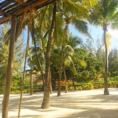 Zumzum Beach House Bed and Breakfast Kinondo Esterno foto