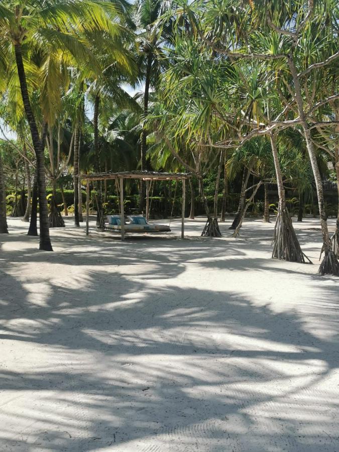 Zumzum Beach House Bed and Breakfast Kinondo Esterno foto