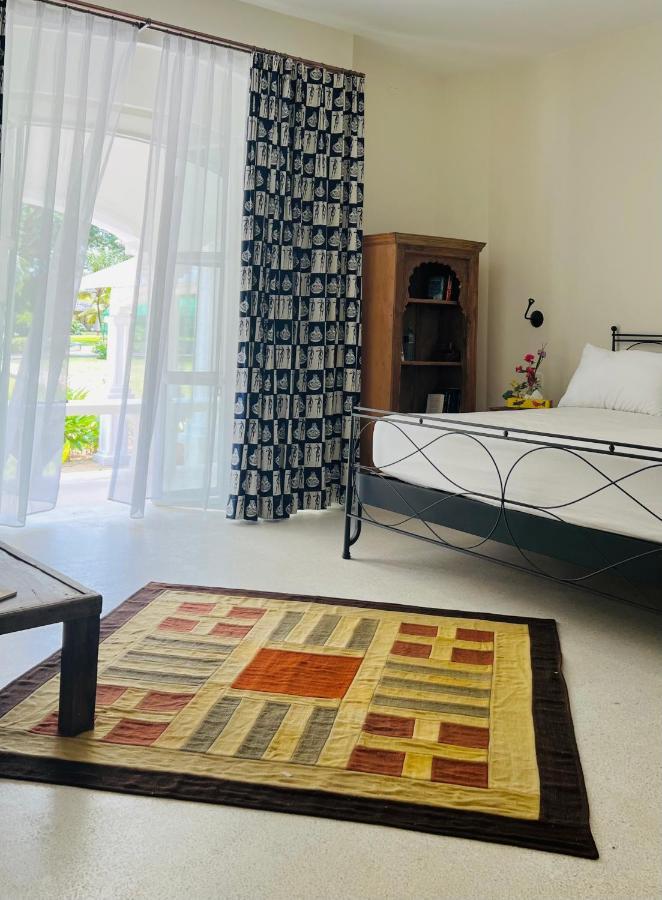 Zumzum Beach House Bed and Breakfast Kinondo Esterno foto