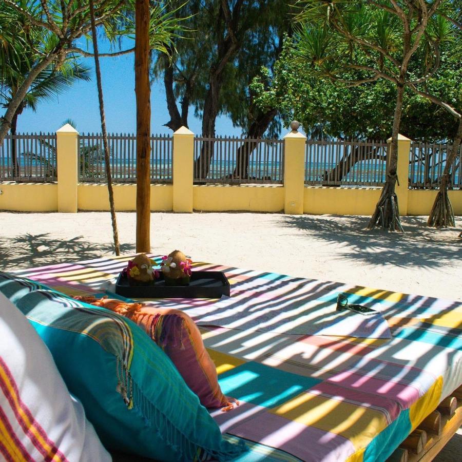 Zumzum Beach House Bed and Breakfast Kinondo Esterno foto