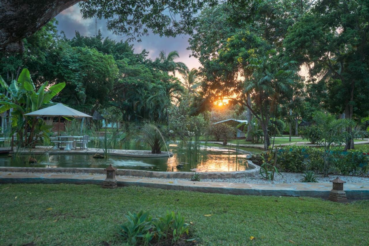Zumzum Beach House Bed and Breakfast Kinondo Esterno foto